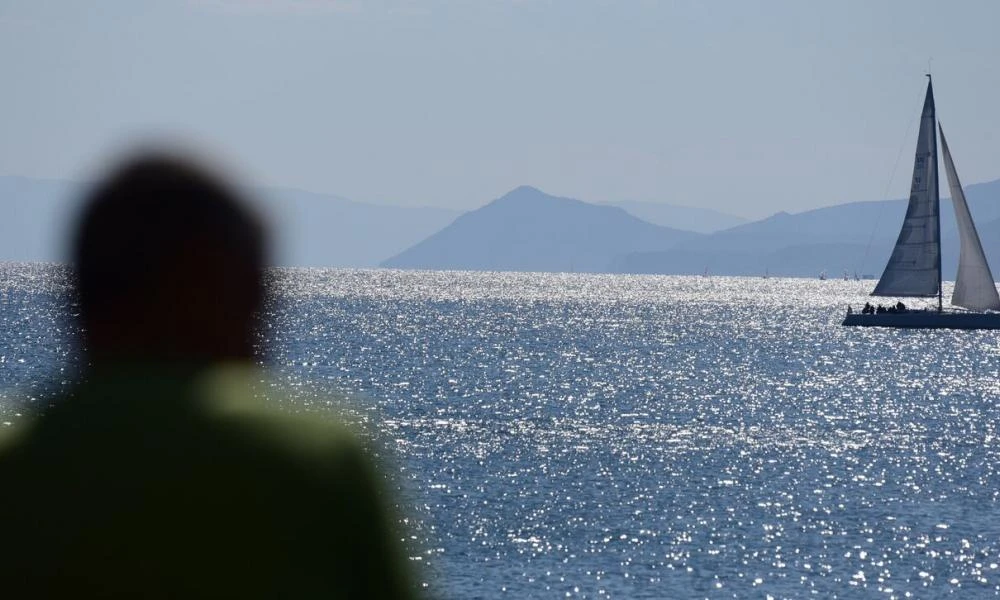 Καιρός: Ανεβαίνει η θερμοκρασία - Πού θα δείξει 32 βαθμούς Κελσίου